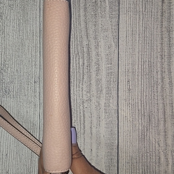 Michael Kors Pebbled Leather Smartphone Wristlet Light Pink/Gold - Picture 6 of 12